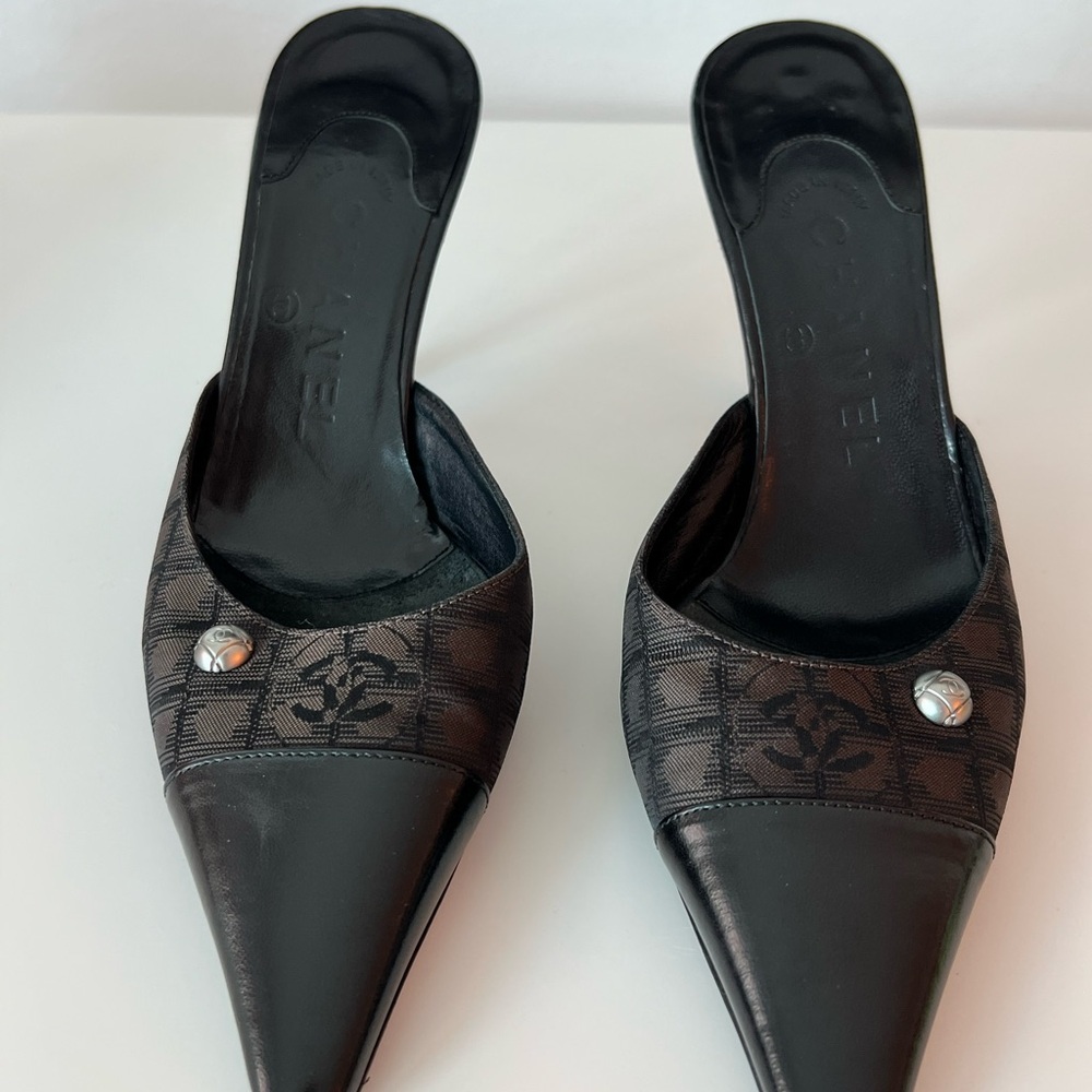 Chanel Black and Brown Kitten Heels